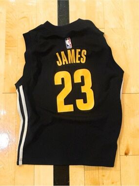 LEBRON JAMES JERSEY M